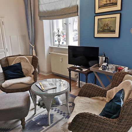 נוירופין Bed&Breakfast Wagner "Im Alten Pfarrhaus" מראה חיצוני תמונה