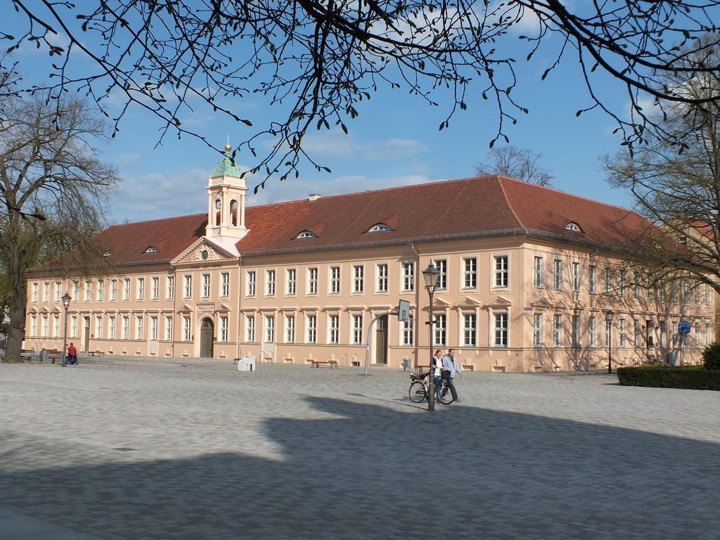 נוירופין Bed&Breakfast Wagner "Im Alten Pfarrhaus" מראה חיצוני תמונה
