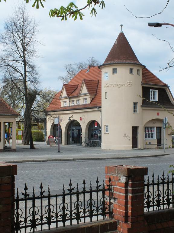 נוירופין Bed&Breakfast Wagner "Im Alten Pfarrhaus" מראה חיצוני תמונה