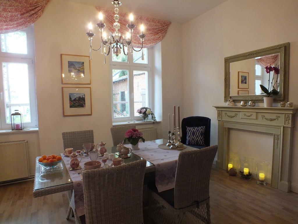 נוירופין Bed&Breakfast Wagner "Im Alten Pfarrhaus" מראה חיצוני תמונה