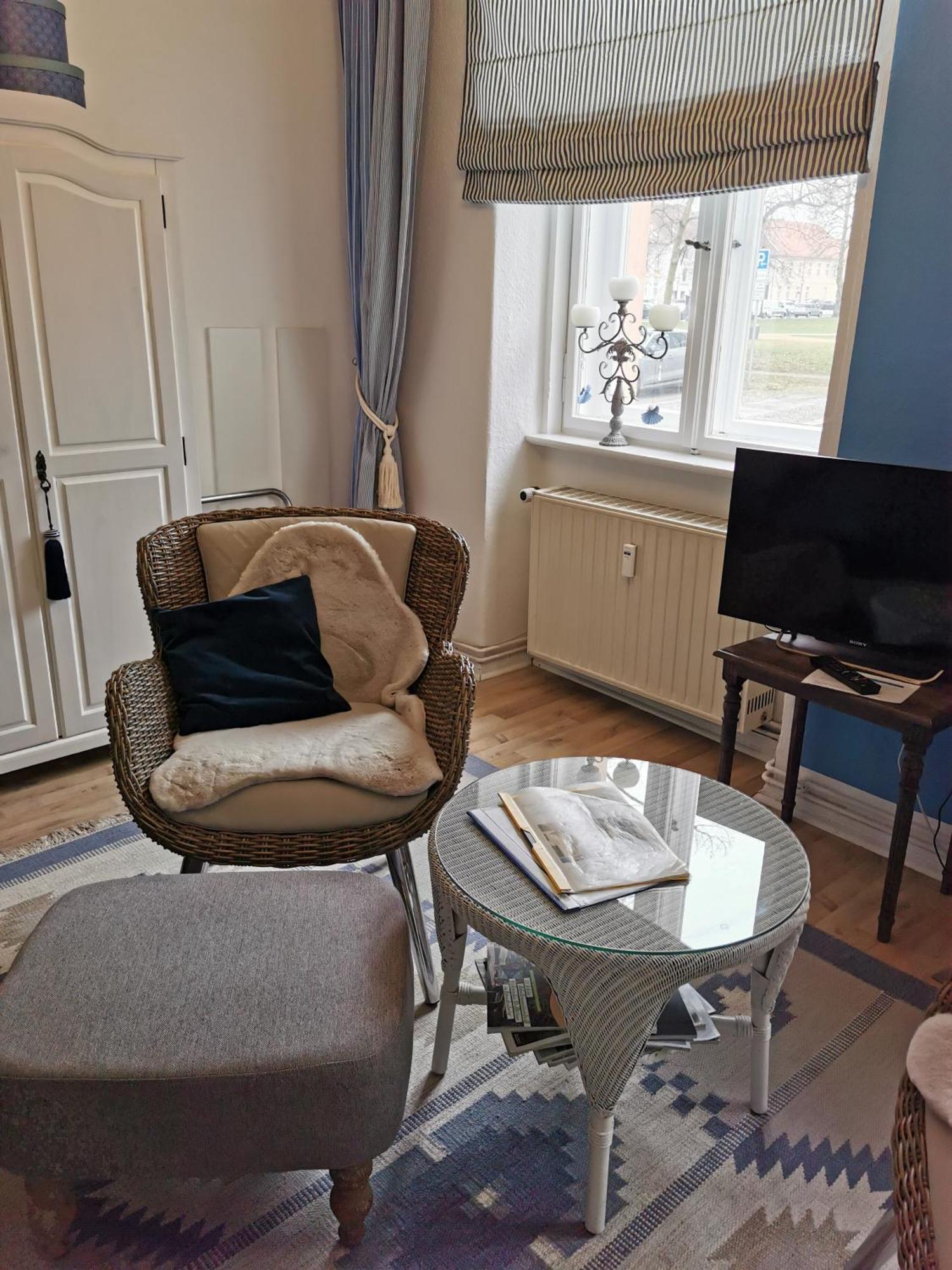 נוירופין Bed&Breakfast Wagner "Im Alten Pfarrhaus" מראה חיצוני תמונה